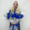 17 синих роз 60 см с эвкалиптом