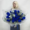 17 синих роз 60 см с эвкалиптом