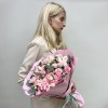 21 кустовая роза Гуд Муд 40 см с эвкалиптом
