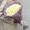 25 белых роз Аваланш 50 см