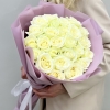 25 белых роз Аваланш 50 см