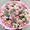 35 кустовых роз Гуд Муд 40 см с эвкалиптом