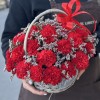 29 красных гвоздик в корзине