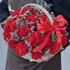 29 красных гвоздик в корзине