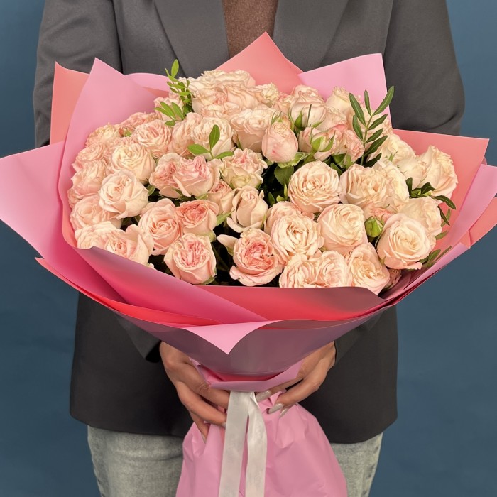 15 кустовых пионовидных роз розовый бомбастик 50 см