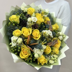 Новогодний букет с желтыми розами
