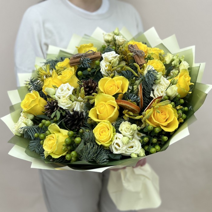 Новогодний букет с желтыми розами