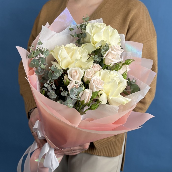 Букет с белыми французскими розами