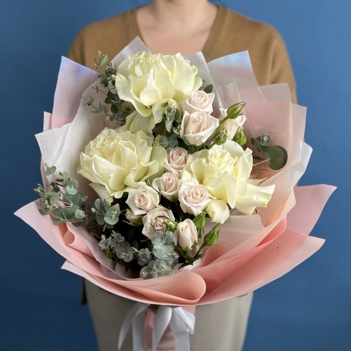 Букет с белыми французскими розами