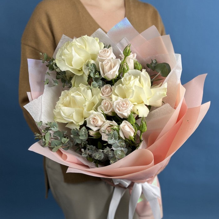 Букет с белыми французскими розами