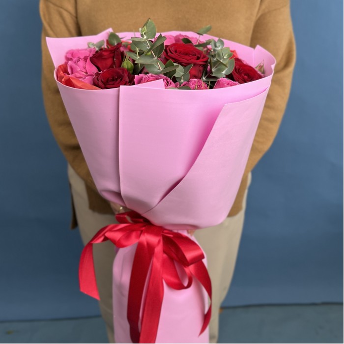 Букет с красными розами и Мисти Баблс