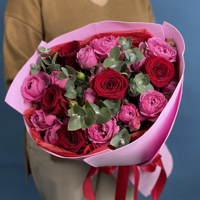 Букет с красными розами и Мисти Баблс