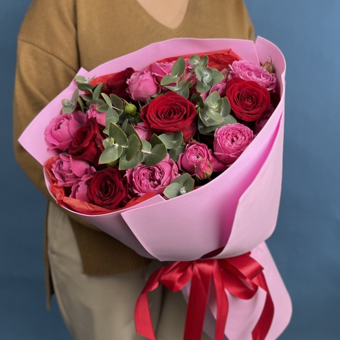 Букет с красными розами и Мисти Баблс