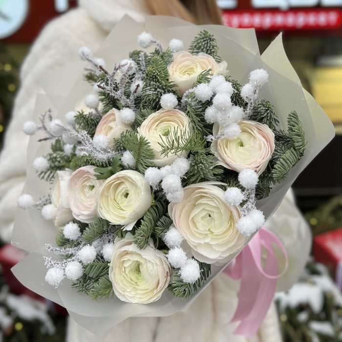 11 бело-розовых Ранункулюсов с нобилисом