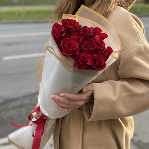 11 красных роз Эвер Ред 60 см