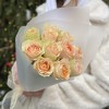 11 кремовых пионовидных роз Гравити 40 см