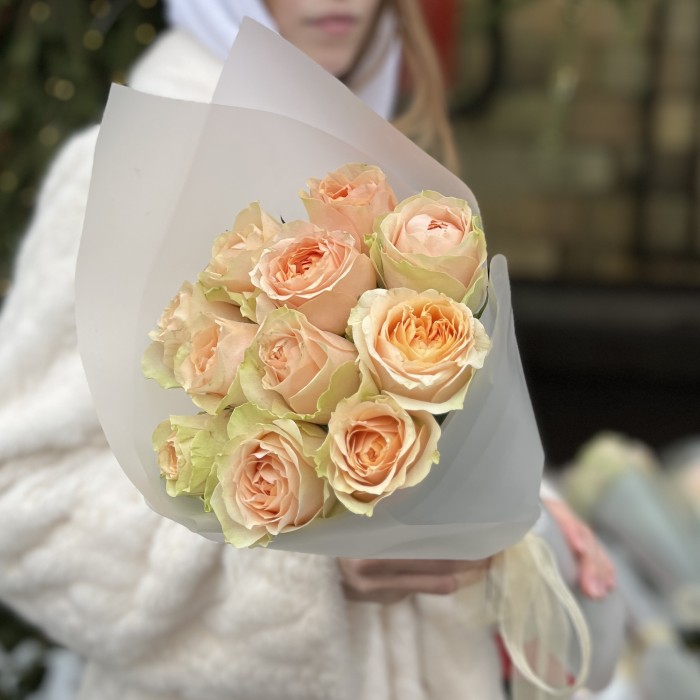 11 кремовых пионовидных роз Гравити