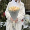 11 кремовых пионовидных роз Гравити 40 см