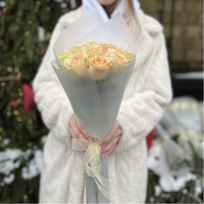 11 кремовых пионовидных роз Гравити