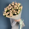 11 кустовых персиковых роз Свит Сара 60 см