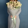 11 кустовых персиковых роз Свит Сара 60 см