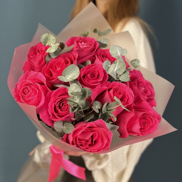 11 малиновых роз Пинк Флойд 60 см с эвкалиптом