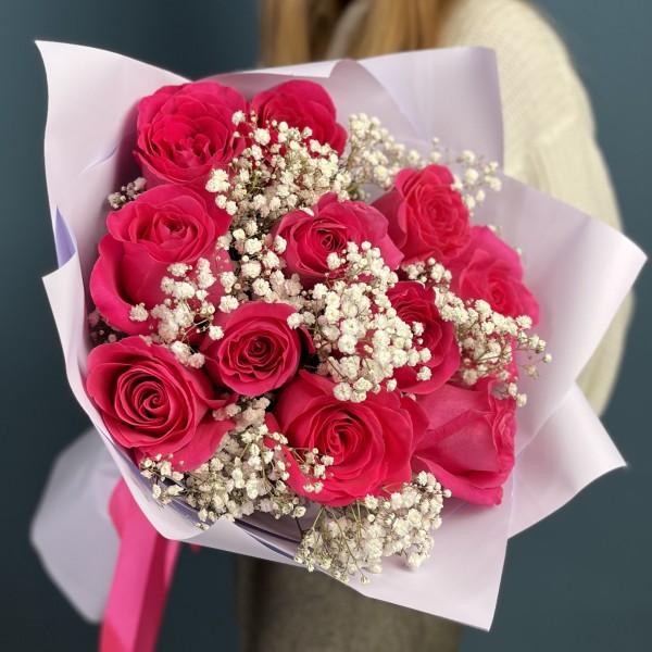 11 малиновых роз Пинк Флойд 60 см с гипсофилой