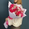 11 малиновых роз Пинк Флойд 60 см с гипсофилой