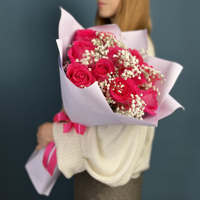 11 малиновых роз Пинк Флойд 60 см с гипсофилой
