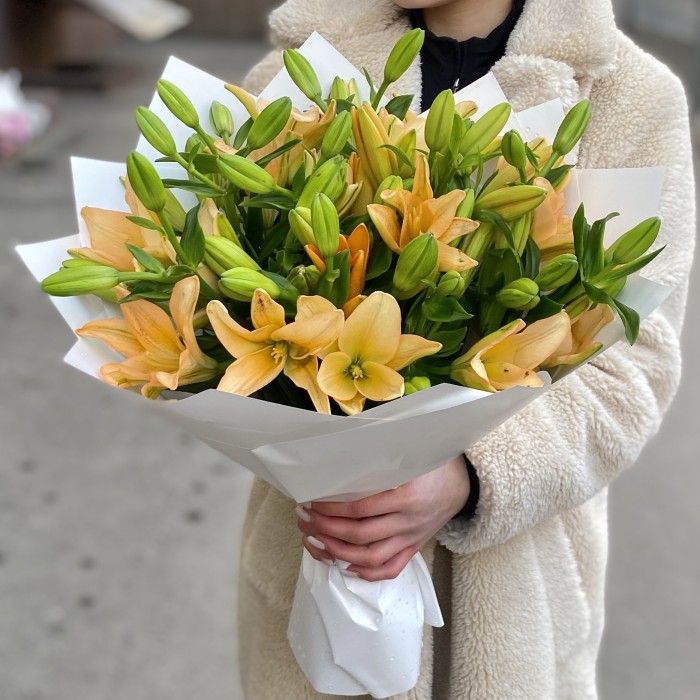 11 оранжевых лилий Азиатка