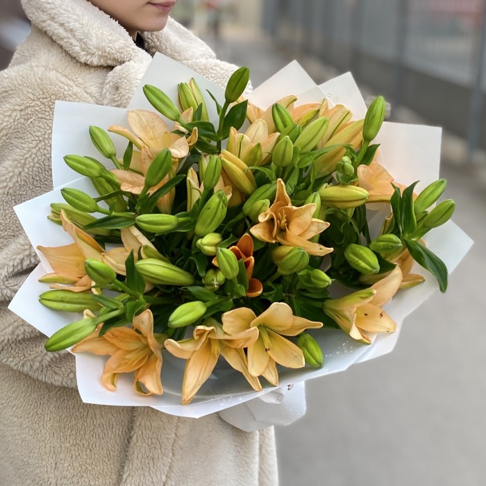 11 оранжевых лилий Азиатка