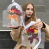 11 ярких роз mix в сумочке с мишкой