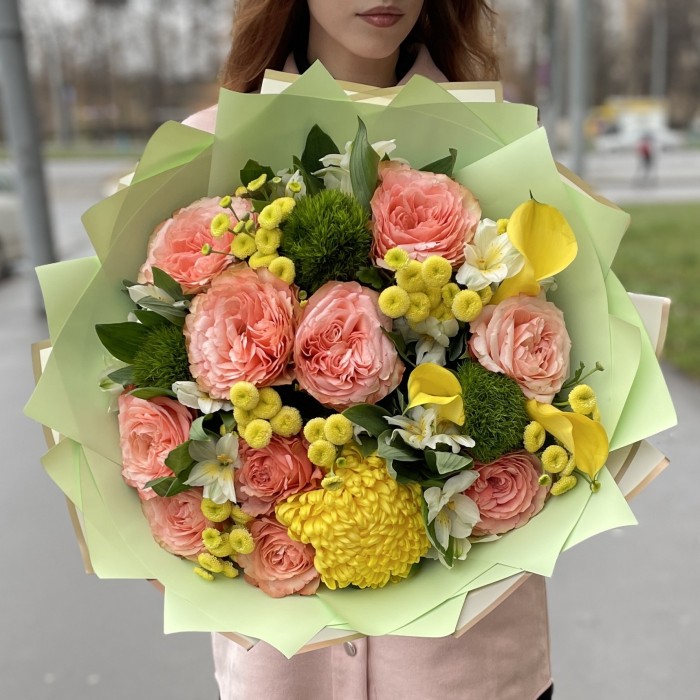 Девочка с персиками