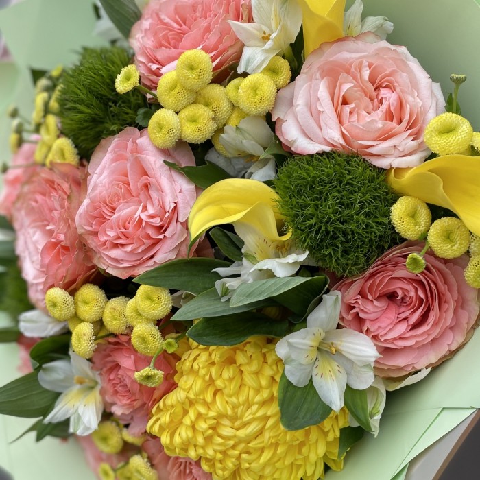 Девочка с персиками