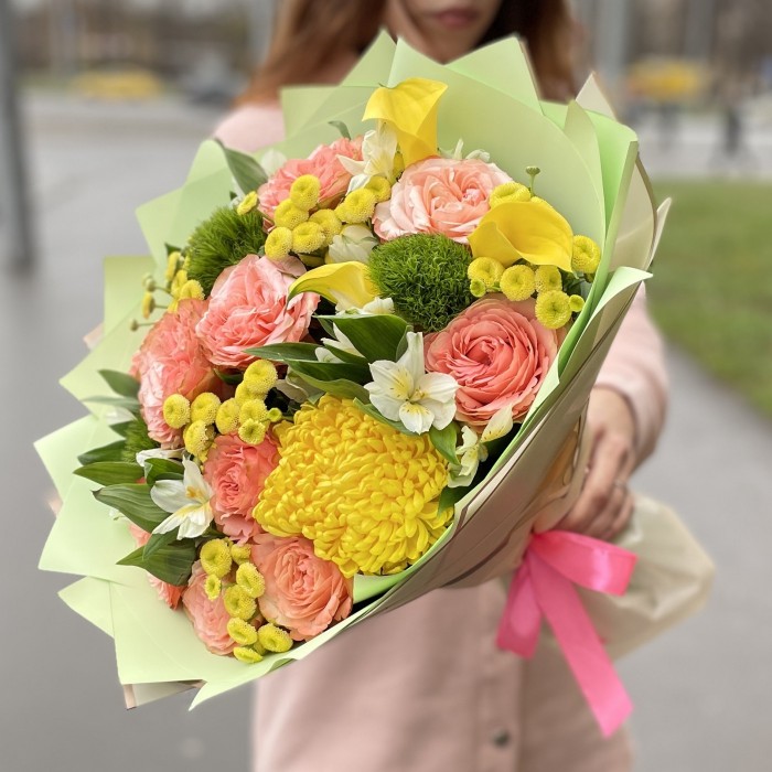 Девочка с персиками