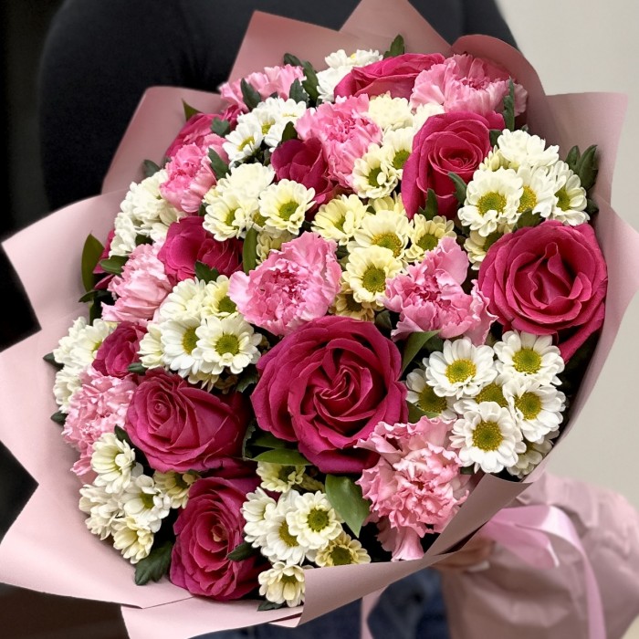 11 ароматных роз Пинк Флойд с гвоздиками