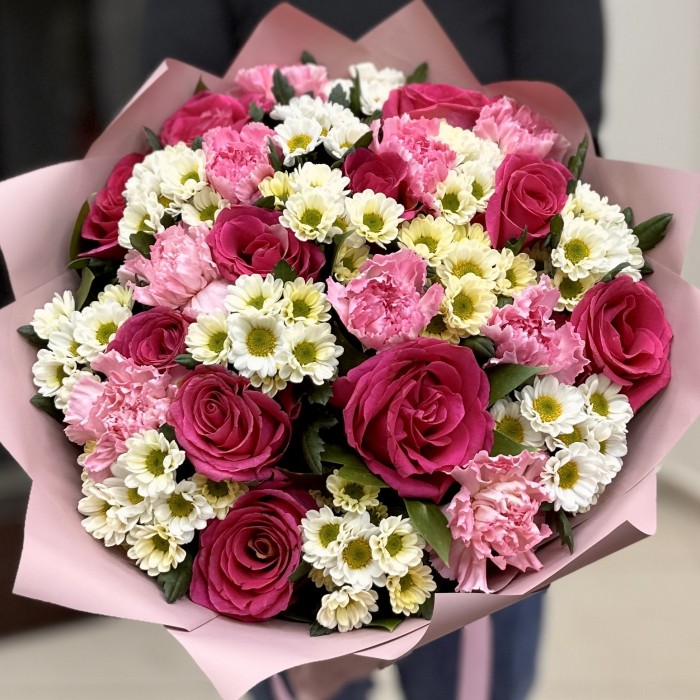 11 ароматных роз Пинк Флойд с гвоздиками