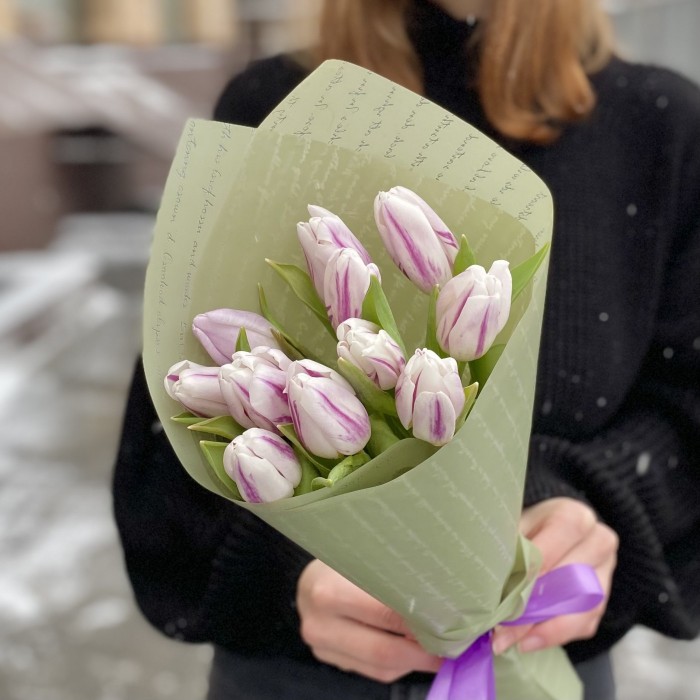 11 бело-фиолетовых тюльпанов Флеминг Флег