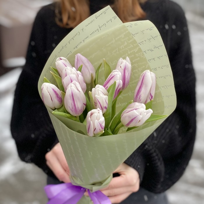 11 бело-фиолетовых тюльпанов Флеминг Флег