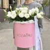 11 белых эустом в коробке