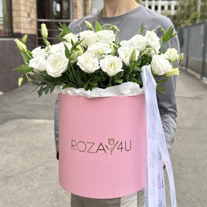 11 белых эустом в коробке