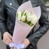 11 белых пионовидных тюльпанов
