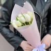 11 белых пионовидных тюльпанов