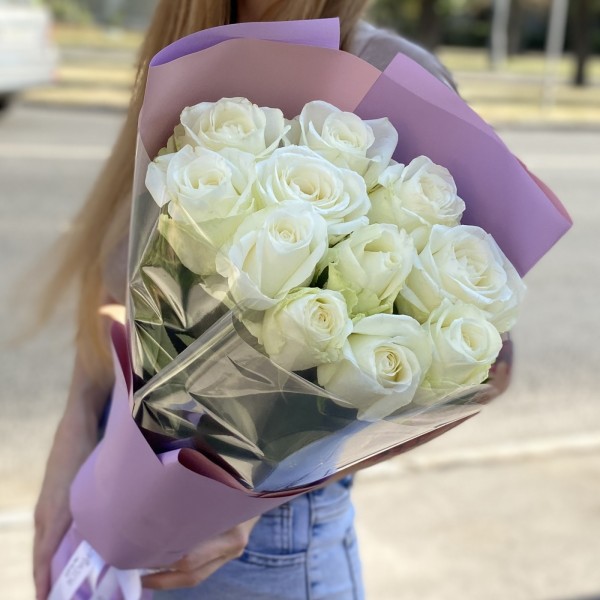 11 белых роз 60 см