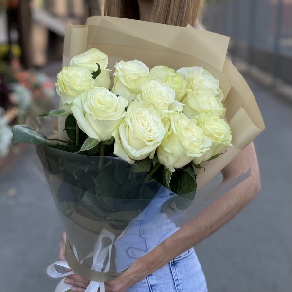 11 белых роз Мондиаль 60 см