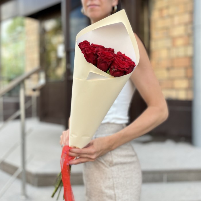 11 красных роз 60 см