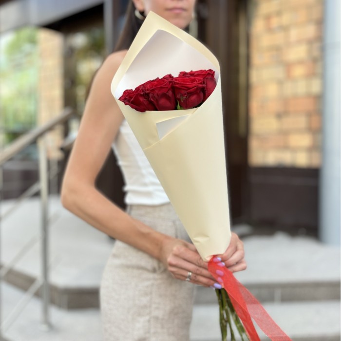 11 красных роз 60 см