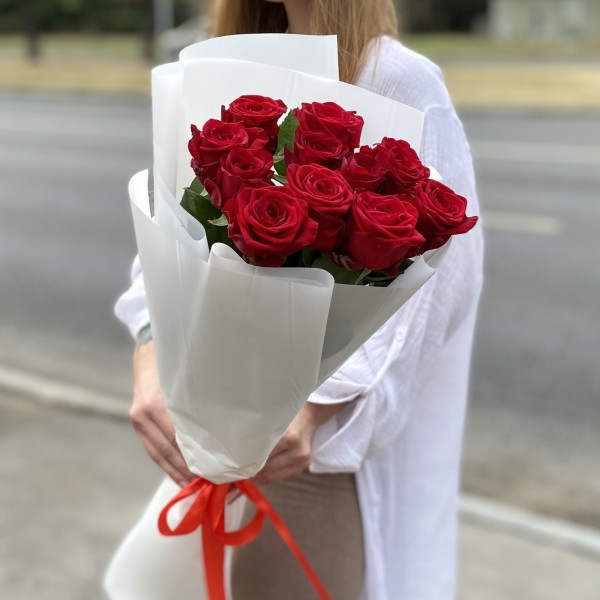 11 красных роз 70 см