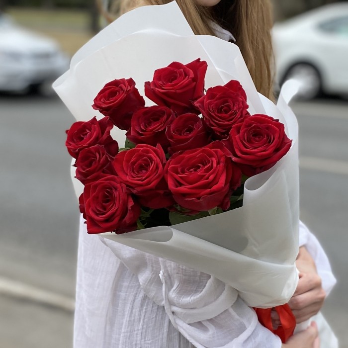 11 красных роз 70 см