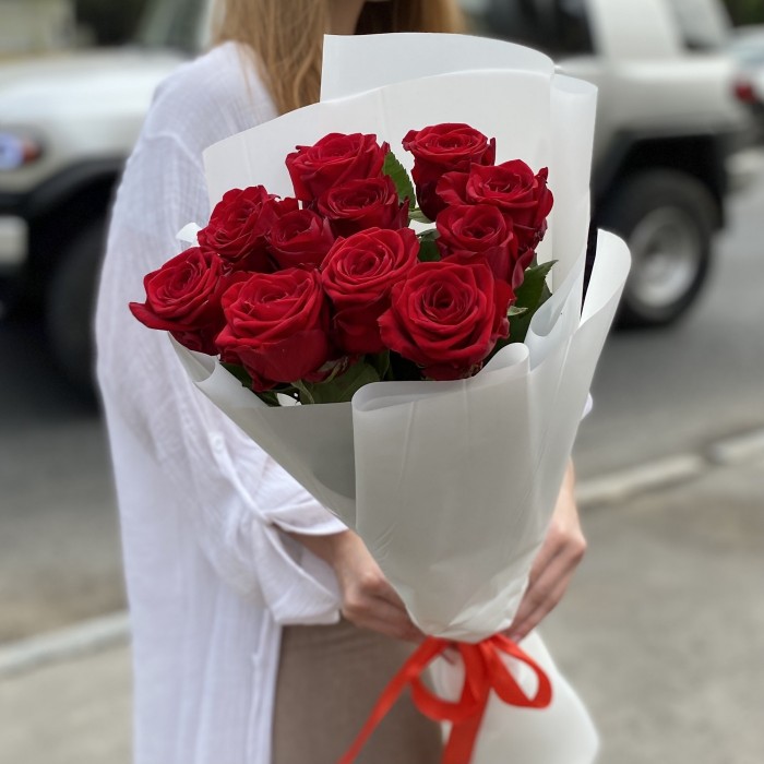 11 красных роз 70 см